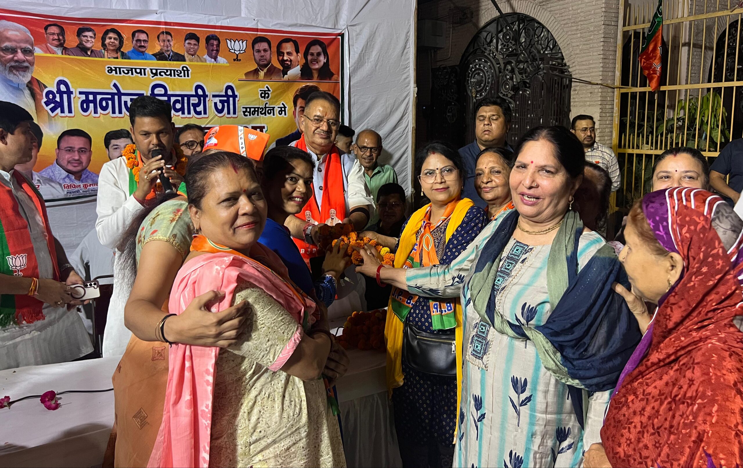 पूर्वी दिल्ली लोकसभा क्षेत्र के अंतर्गत घोंडा विधानसभा के यमुना विहार और भजनपूरा में आयोजित जनसभा को सम्बोधित करते कैबिनेट मंत्री गणेश जोशी