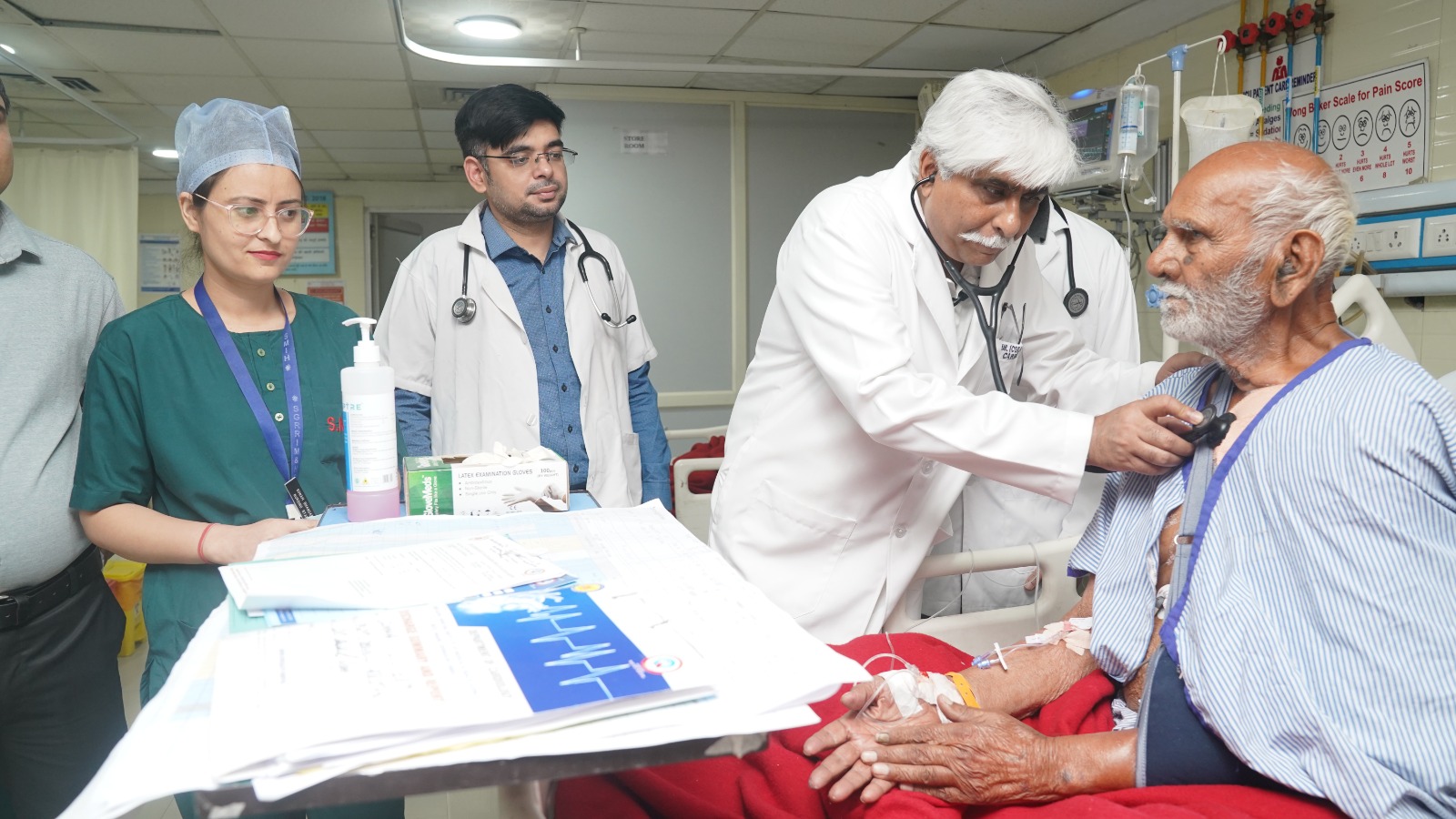 पेशेंट बिशना सिंह जी ने उपचार के बाद अस्पताल से सम्बन्धित अपने संस्मरण सांझा करते हुए कहा उन्हें डॉ सलिल गर्ग और श्री महंत इन्दिरेश अस्पताल की सेवाओं पर विश्वास था इसलिए वह ग्वालियर से सीधा देहादून उपचार के लिए आए