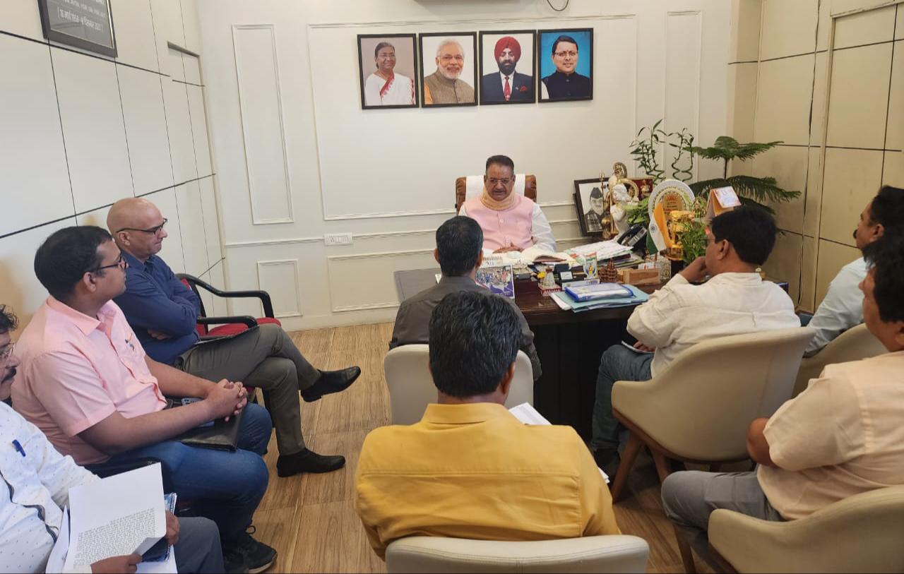 अधिकारियों को मसूरी में पानी की समस्या के संबंध में अधिकारियों को पेयजल की आपूर्ति को सुनिश्चित करने के निर्देश दिए