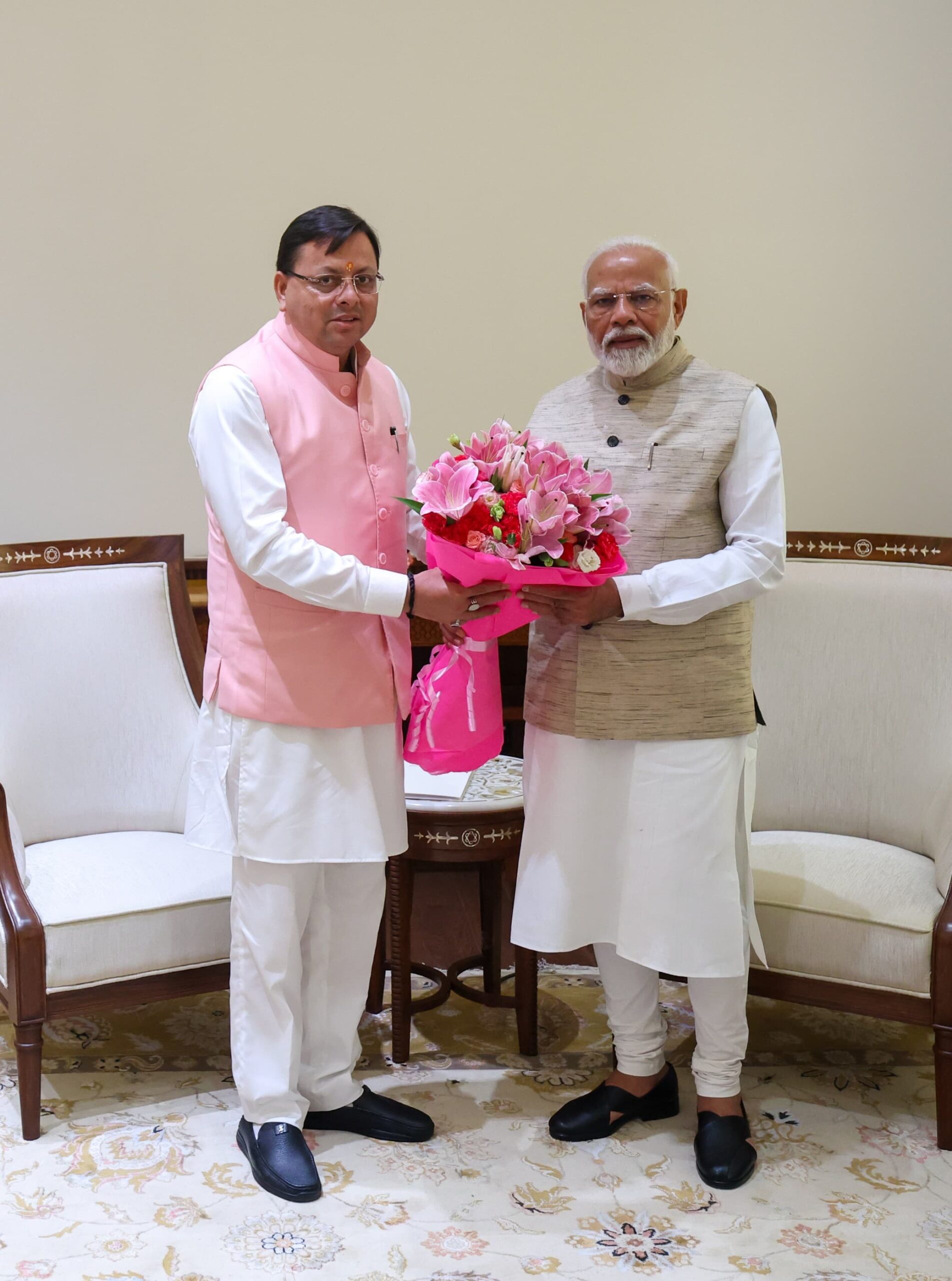 मुख्यमंत्री धामी ने निर्माण कार्यों के प्रभावी क्रियान्वयन में क्षतिपूरक वृक्षारोपण हेतु वन भूमि हस्तान्तरण को व्यवहारिक बनाये जाने का किया पीएम मोदी से अनुरोध