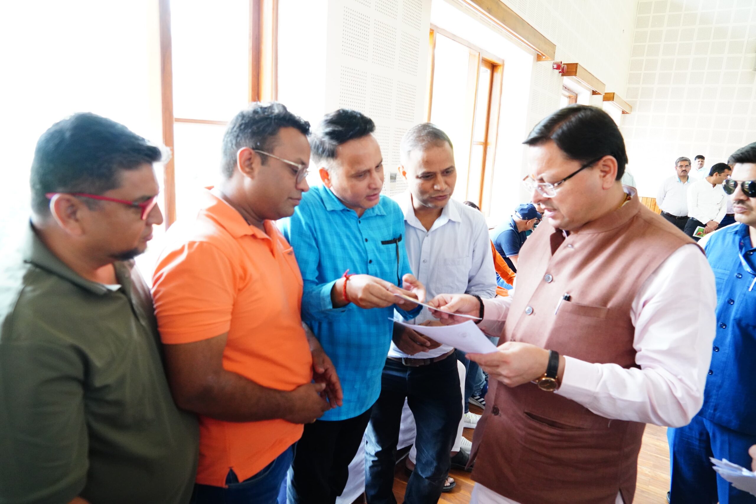 मुख्यमंत्री ने सभी समस्याओं के निराकरण के लिए अधिकारियों को शीघ्र कार्यवाही करने के निर्देश दिये