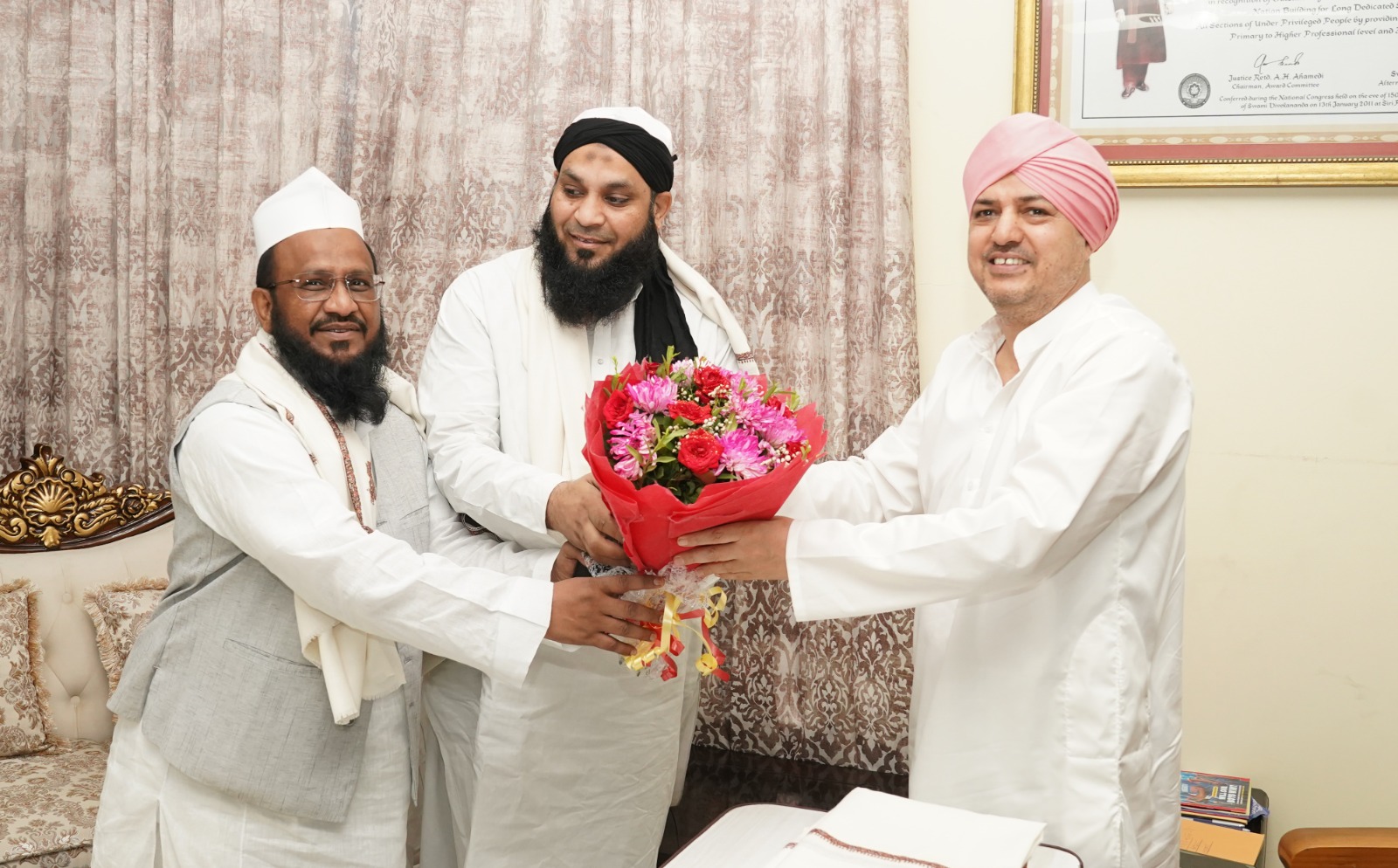 धर्मगुरू बोले जरूरतमंद मरीजों की सेवा अल्लाह की इबादत, श्री महाराज जी का कोटि-कोटि धन्यवाद