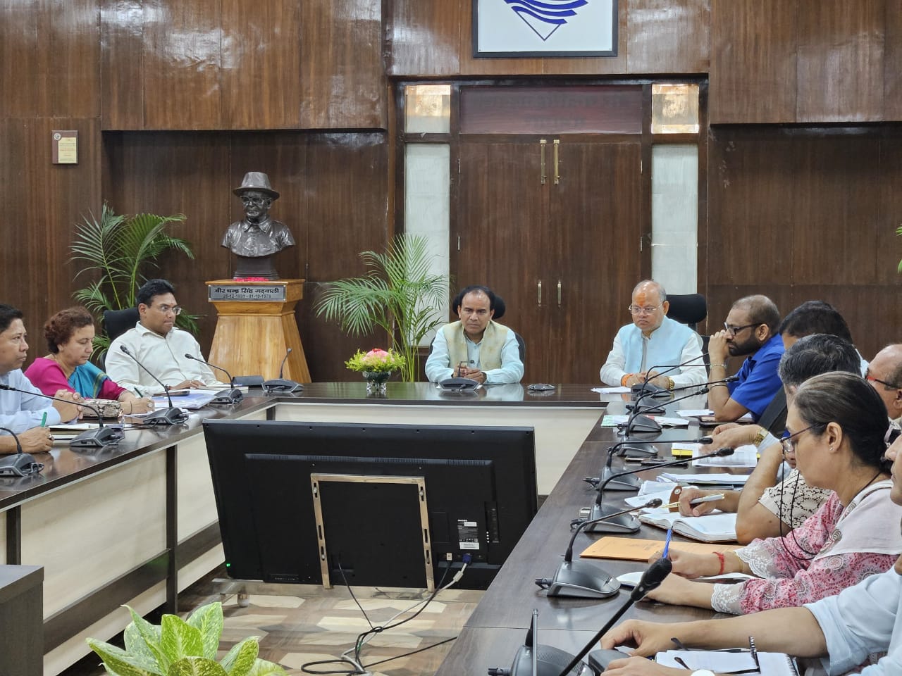 उच्च शिक्षण संस्थानों में शिक्षा के लिये रू0 10 लाख तक के ऋण हेतु वित्तीय सहायता तथा एक लाख छात्रों को ई-वाउचर देने का प्रावधान बजट में किया गया है:कैबिनेट मंत्री डॉ. धन सिंह रावत
