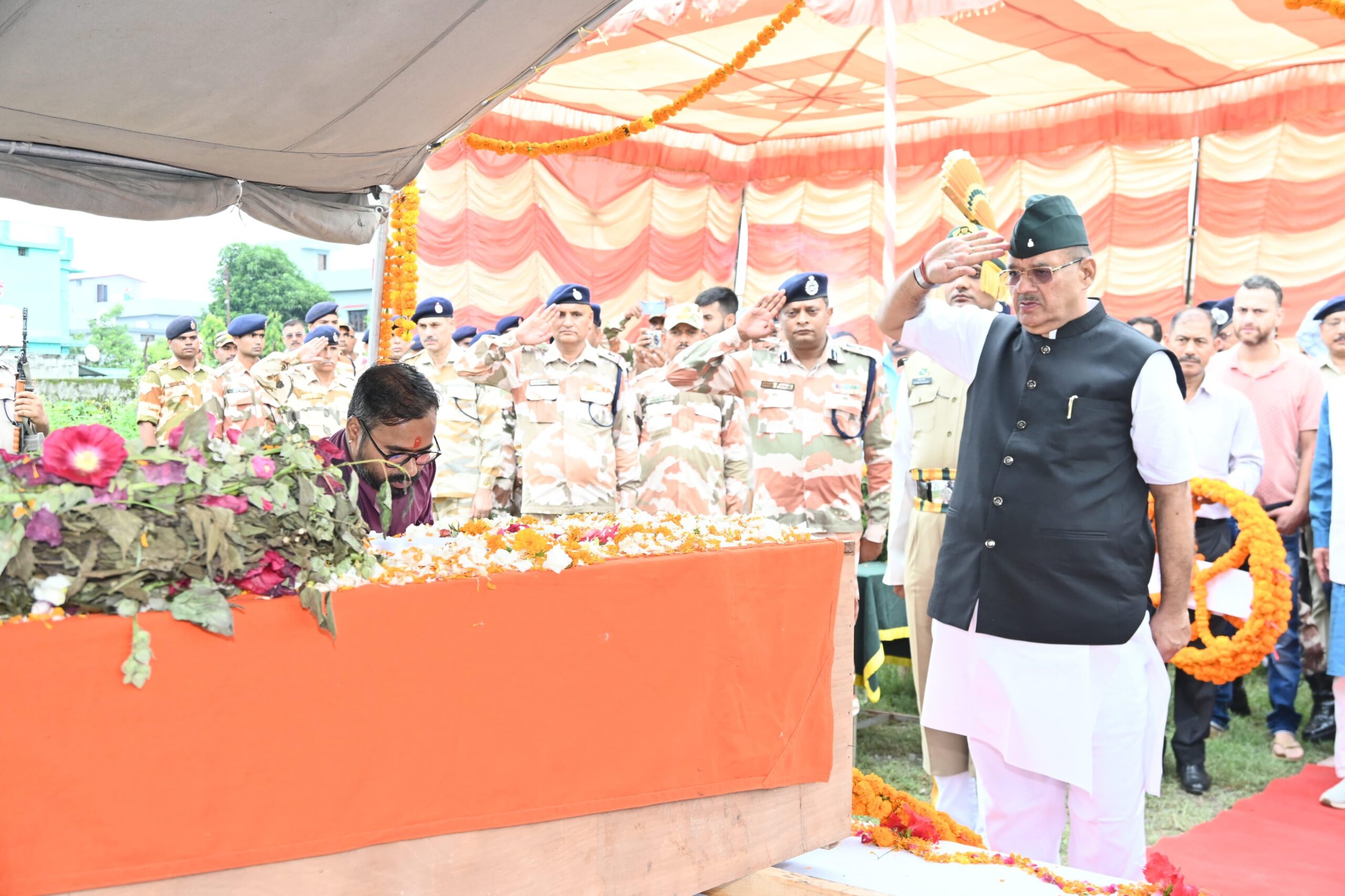 सैनिक कल्याण मंत्री गणेश जोशी ने कहा कि हम शहीद को वापस नहीं ला सकते लेकिन शहीद की वीरता का बखान करना और उनको यादों की जिंदा रखने का कार्य पुष्कर सिंह धामी सरकार बखूबी से अपनी जिम्मेदारी निभा रही है