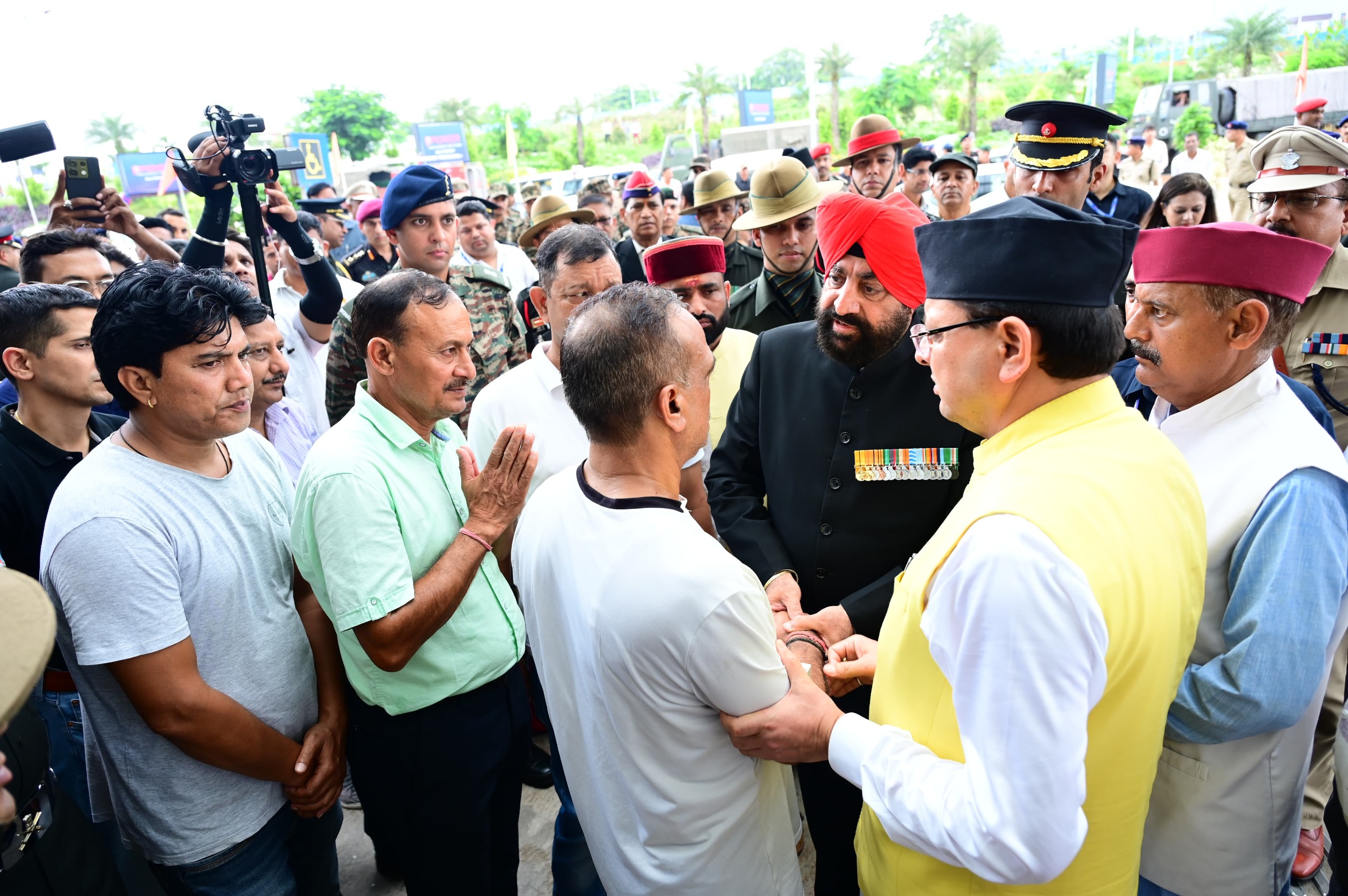 पूरा प्रदेश शहीद के परिजनों के साथ खड़ा है। राज्य सरकार द्वारा शहीद के परिजनों को हर संभव मदद की जाएगी:मुख्यमंत्री