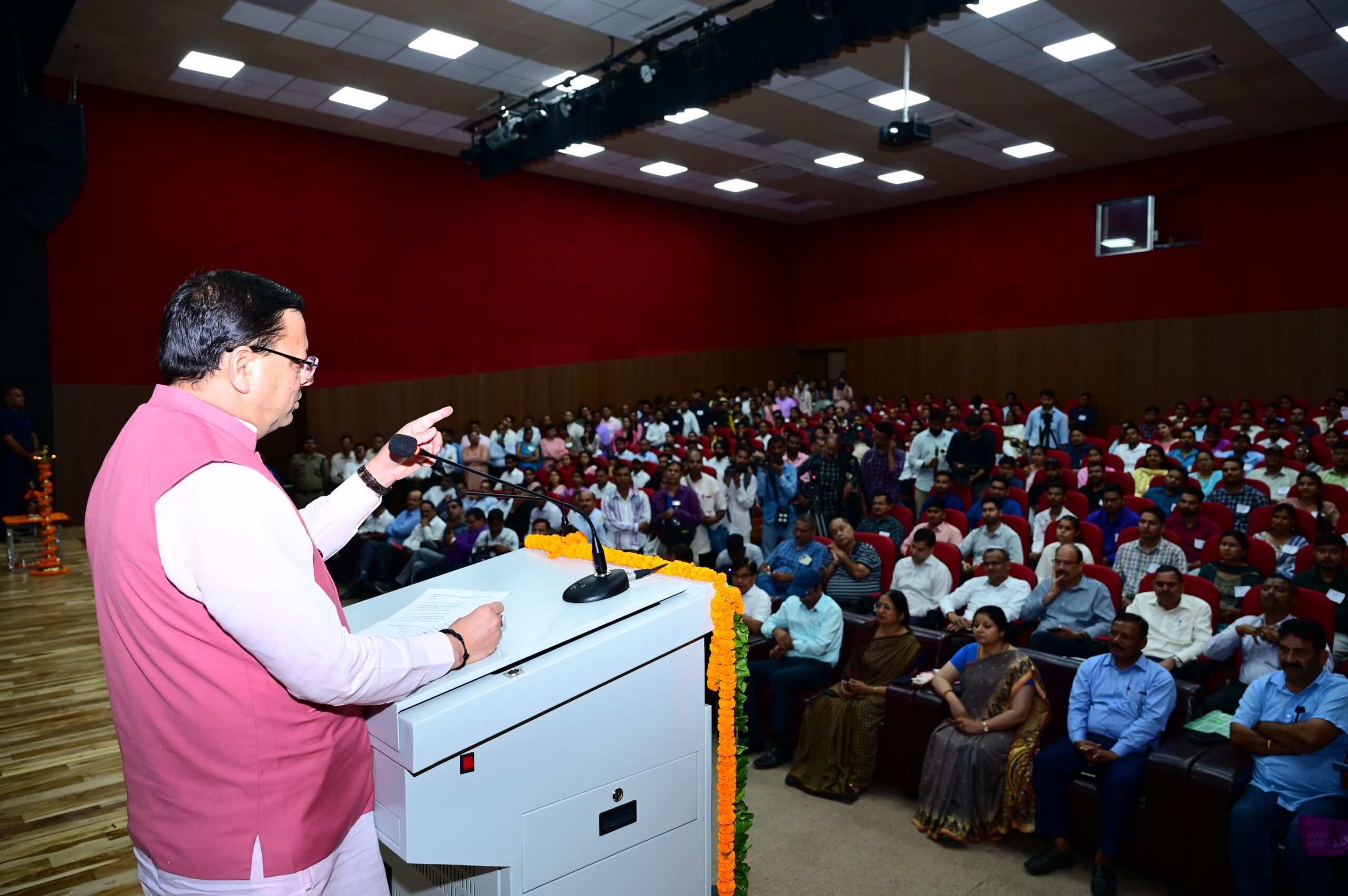 जीवन का लक्ष्य तय और दिशा स्पष्ट होनी चाहिए:धामी