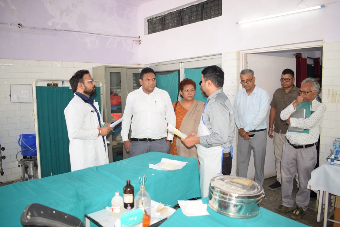 स्वास्थ्य सचिव डा० आर राजेश ने दिए शत प्रतिशत आयुष्मान कार्ड बनाने के निर्देश