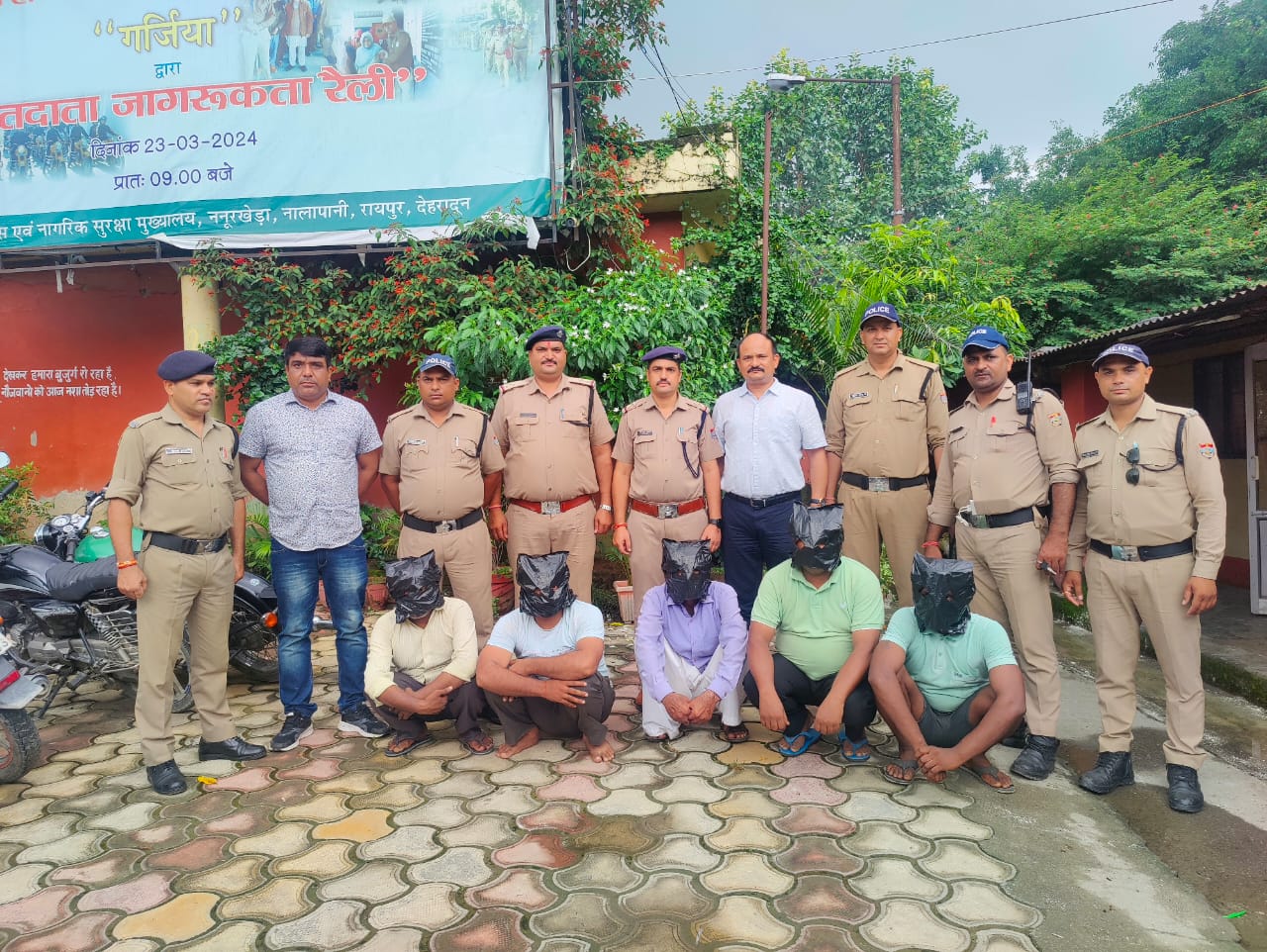 बड़ी खबर नाबालिक बालिका के साथ हुई दुष्कर्म की घटना में शामिल पांचो अभियुक्तो को दून पुलिस ने किया गिरफ्तार