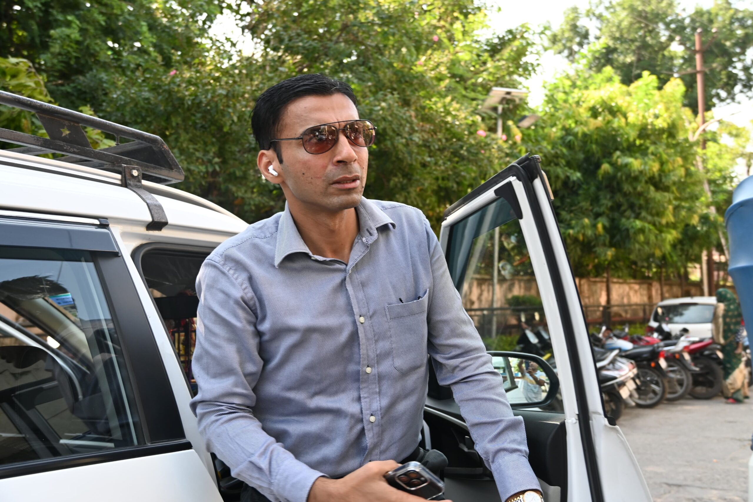 जिलाधिकारी सविन बंसल ने राजकीय चिकित्सालय ऋषिकेश का किया औचक निरीक्षण पढ़े पूरी खबर..