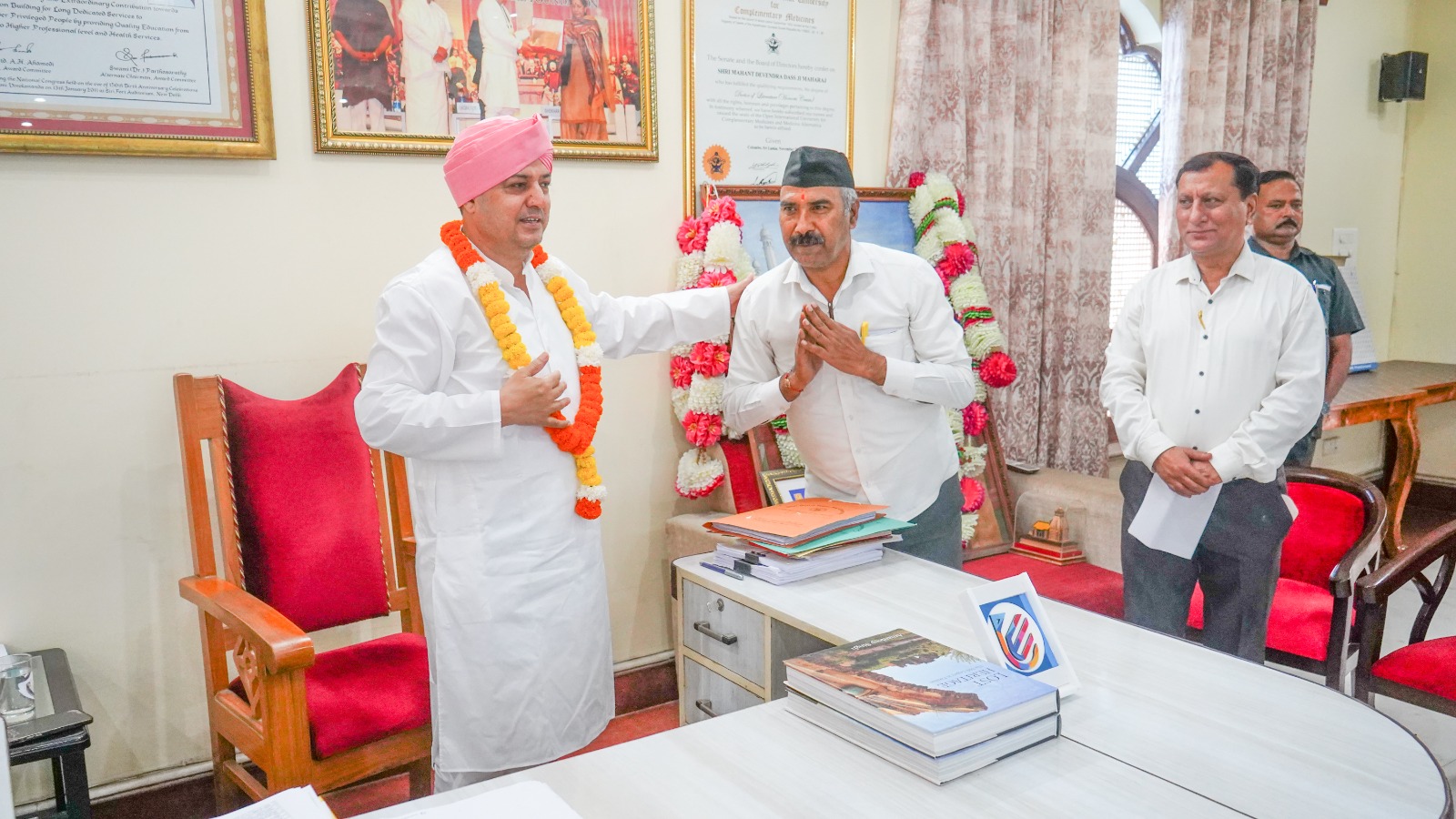 उत्तराखण्ड राज्य आन्दोलनकारी मंच के जिलाध्यक्ष ने श्री दरबार साहिब में टेका माथा