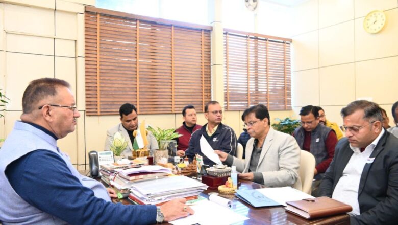 कैबिनेट मंत्री गणेश जोशी ने आज कैंप कार्यालय में मसूरी विधानसभा क्षेत्र के अंतर्गत जलनिगम तथा जलसंस्थान द्वारा किए जा रहे विकास कार्यों की समीक्षा की