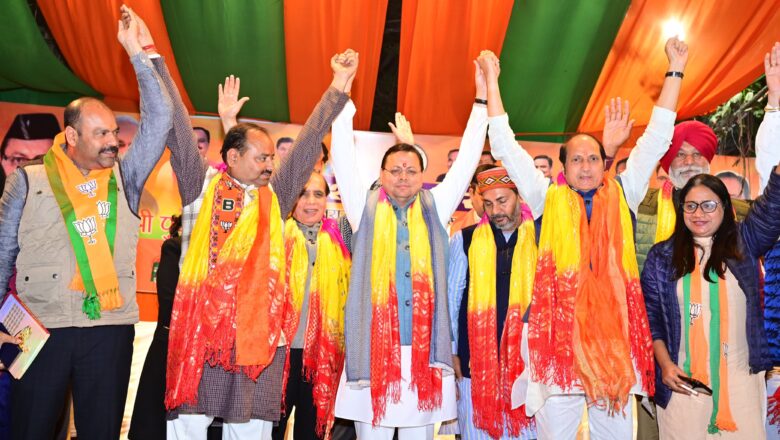 दिल्ली को सबसे प्रदूषित शहर का तमगा केजरीवाल की देन:धामी