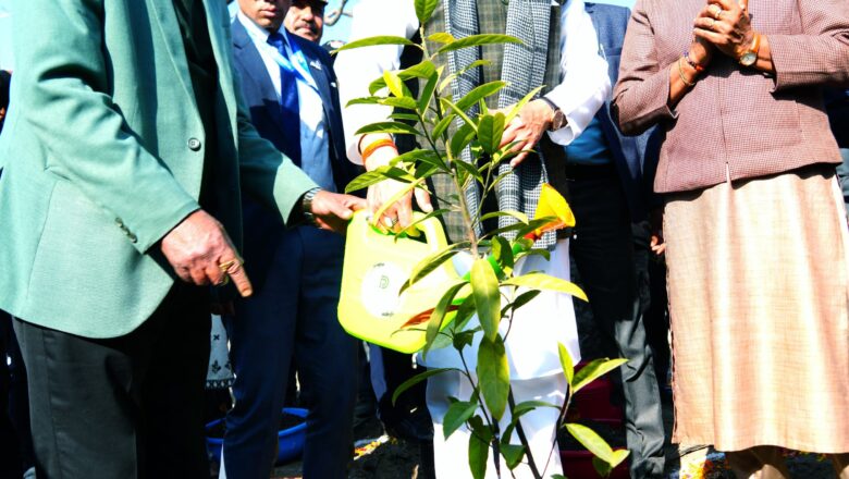 मुख्यमंत्री ने कहा 1600 मेडल विजेता खिलाड़ियों के नाम पर 2.77 हेक्टेयर वन भूमि को खेल वन के रूप में विकसित की जायेगी।   