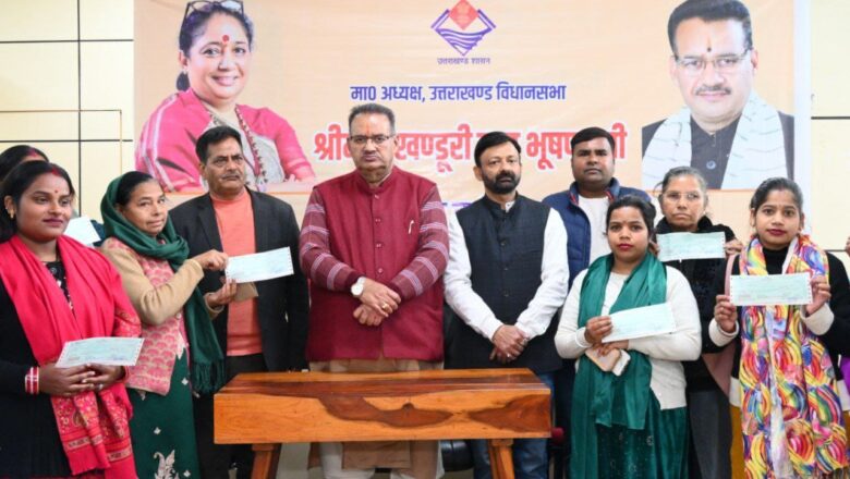 मंत्री गणेश जोशी ने यह भी कहा कि राज्य सरकार विभिन्न योजनाओं के माध्यम से समाज के कमजोर तबकों की मदद कर रही है   