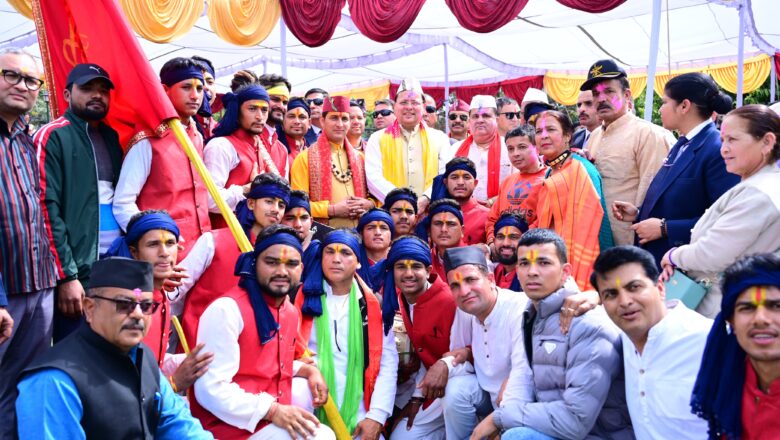 मुख्यमंत्री आवास में होली मिलन कार्यक्रम का भव्य आयोजन   