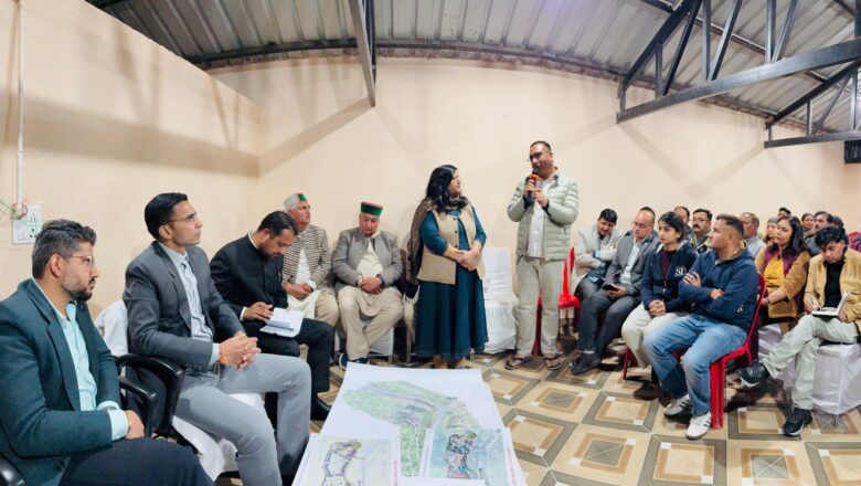 डीएम संग रात्रि 3 घंटे चला महासू महाराज मंदिर के पुजारी, ग्रामीणो व समिति के पदाधिकारी का विस्तृत चर्चा      