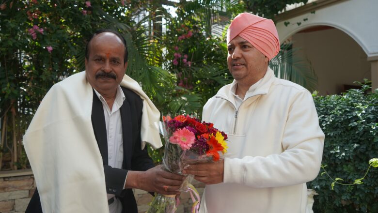 दून बार एसोसिएशन के अध्यक्ष मनमोहन कंडवाल ने श्री दरबार साहिब को दिया समर्थन