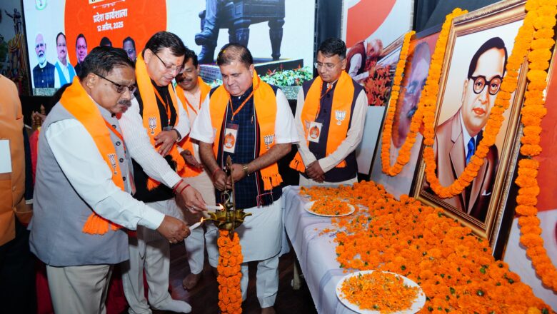 राज्य सरकार द्वारा कक्षा 1 से 12वीं तक के बच्चों को छात्रवृत्ति एवं राज्य में निशुल्क 15 छात्रावास, 5 आवासीय विद्यालय और 3 आईटीआई का संचालन किया जा रहा है : धामी