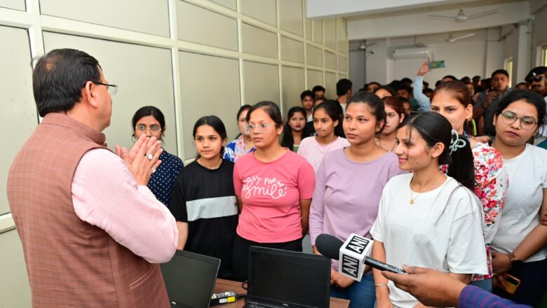 मुख्यमंत्री धामी ने कहा हमने श्रद्धालुओं का सहयोगी बनकर यात्रा को सफल बनाना है, जिससे हर श्रद्धालु की यात्रा सकुशल सम्पन्न हो एवं वे उत्तराखंड से यात्रा के अच्छे अनुभव लेकर जाएं