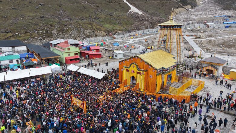केदार घाटी में आकर अभिभूत हो रहे श्रद्धालु, भगवान केदारनाथ की डोली पहुंची धाम