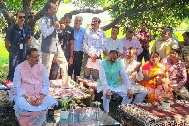 केंद्रीय मंत्री चौहान ने यह भी कहा कि प्राकृतिक खेती, तकनीकी नवाचार और जल संरक्षण पर विशेष बल देकर खेती को भविष्य में और अधिक लाभकारी बनाया जाएगा।