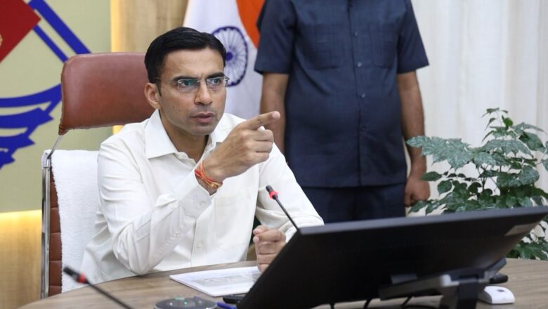 जिला प्रशासन ने विद्युत विभाग को कराया जन के प्रति उनकी जिम्मेदारी एवं प्रशासन की शक्तियों का आभास