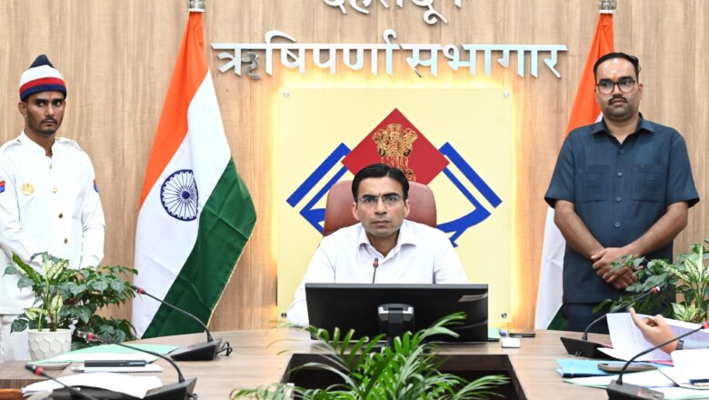 जल संस्थान एवं जल निगम के सभी डिविजनों में समस्याओं के निस्तारण के लिए टोल फ्री नंबर भी प्रचारित किए गए है। इसके अलावा कंट्रोल रूम के टोल फ्री नंबर 0135-2726066 व 1077 पर भी शिकायत दर्ज की जा सकती है।