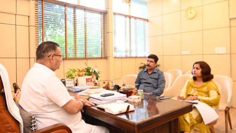 ग्राम्य विकास मंत्री ने अधिकारियों को निर्देशित किया कि कार्ट स्थापना के लिए मसूरी, नैनीताल एवं नई दिल्ली के प्रसिद्ध होटलों में वार्ता की जाए ताकि उत्तराखण्ड के उत्पाद का स्वाद देश-विदेश को मिल सके