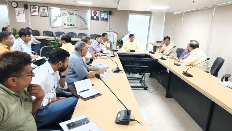 उपाध्यक्ष ने आम जनता की सुविधा हेतु कार्यालय में मानचित्र स्वीकृति व शमन संबंधित जानकारी के लिए हेल्प डेस्क स्थापित करने के निर्देश दिए