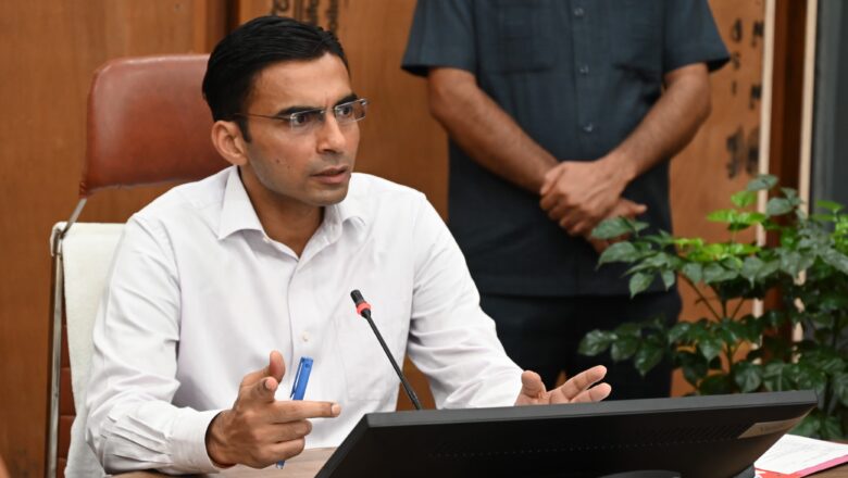 जिले के सरकारी अस्पतालों को आधुनिक सुविधाओं से आच्छादित करने में जुटे डीएम