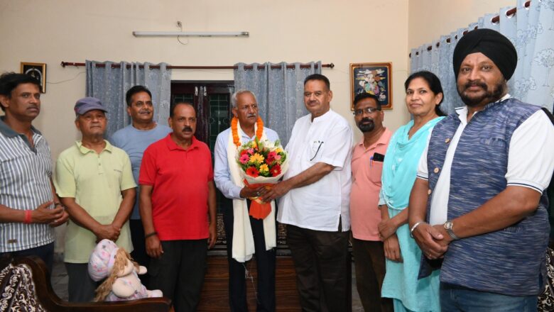 काबीना मंत्री ने कहा कि भारतीय लोकतंत्र के काले दिन को संविधान हत्या दिवस के रुप में मनाने के निर्णय के क्रम में अपनी विधानसभा क्षेत्र में निवास करने वाले दो महानुभावों को सम्मानित करने का सौभाग्य मिला