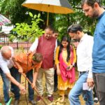 मंत्री गणेश जोशी ने भवन परिसर में फलदार वृक्ष का रोपण किया और क्षेत्रवासियों से अधिक से अधिक वृक्षारोपण करने का आह्वान किया