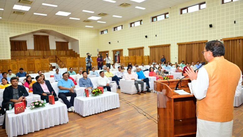 मुख्यमंत्री धामी ने कहा कि आचार्य नागार्जुन जिन्होंने सदियों पहले सोना, चांदी, तांबे, लौह, पारा व अभ्रक आदि का इस्तेमाल कर औषधीय भस्म बनाने की विधि तैयार की थी या महर्षि सुश्रुत जिन्होंने जटिल से जटिल शल्य चिकित्सा के सिद्धांत प्रतिपादित किए थे। यह सभी भारत के वो वैज्ञानिक स्तंभ हैं जिनके सिद्धांतों पर आज का आधुनिक चिकित्सा विज्ञान भी गर्व करता है।   