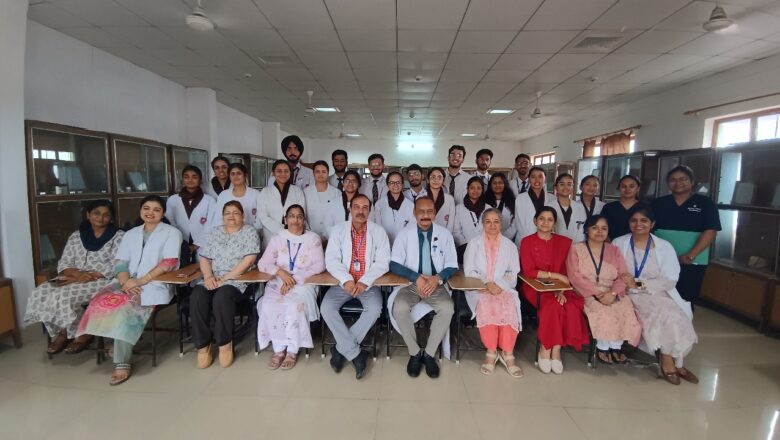श्री गुरु राम राय मेडिकल काॅलेज में मेडिकल माॅडल प्रस्तुतिकरण में तितिक्षा रावत व टीम अव्वल