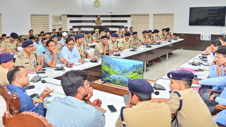 डीएम ने पीडब्लूडी और राष्ट्रीय राजमार्ग अधिकारियों को निर्देशित किया – “सभी गड्ढे भरें, जलभराव खत्म करें, सड़कें रहें साफ”      