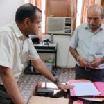 जिलाधिकारी मयूर दीक्षित ने  सोमवार तक कृषि गणना कार्य पूर्ण न होने की दिशा में सम्बन्धित कार्मिकों के विरूद्ध कार्यवाही कराने के स्पष्ट निर्देश दिये   