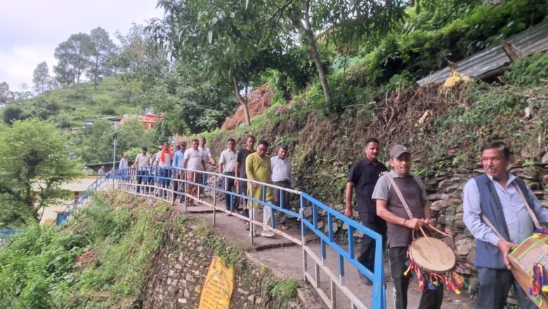 आजकल हमारे नौजवान भाइयों को बेरोजगारी का सामना करना पड रहा है। इसके लिए हमारा प्रयास रहेगा कि हमारे गांव के छोटे-छोटे उद्योग लागये जाए:राणा