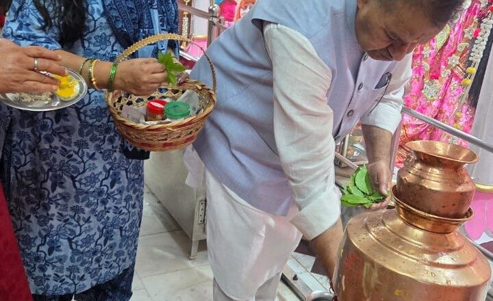 मंत्री गणेश जोशी ने किया भगवान शिव का जलाभिषेक, प्रदेशवासियों की सुख-समृद्धि की कामना      