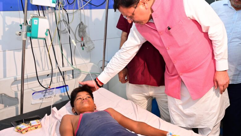 मुख्यमंत्री ने अधिकारियों को आवश्यक सुविधाएं तत्काल उपलब्ध कराने के निर्देश दिए