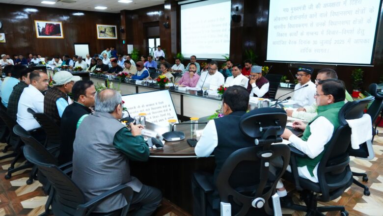 निर्माणाधीन योजनाओं का किया जाए नियमित अनुश्रवण समयबद्धता के साथ पूरी हो योजनाये: धामी 