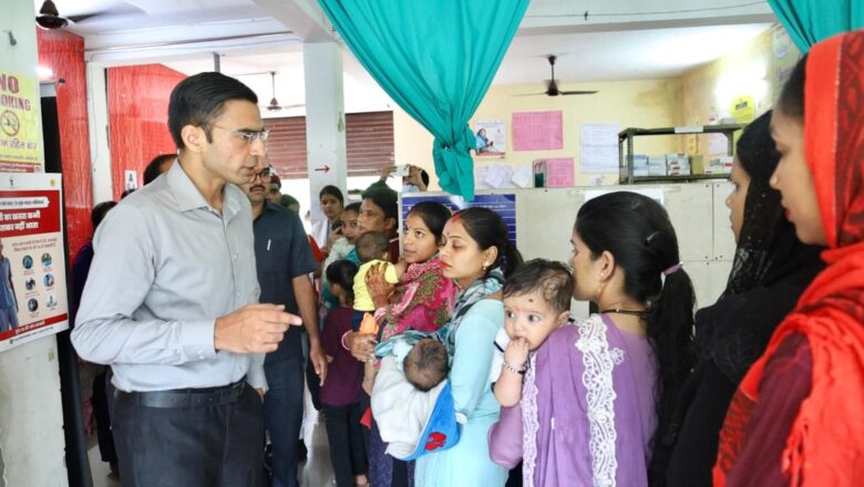 जिलाधिकारी सविन बंसल के नेतृत्व में तड़के 9 बजे 12 अर्बन पीएचसी पर एक साथ छापेमारी, व्यवस्थाएं देख हड़कंप मचा।   