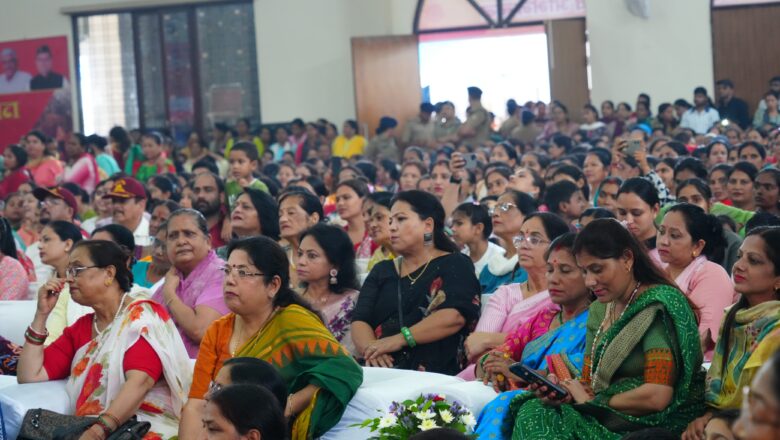 उत्तराखंड की महिलाओं द्वारा बनाए गए उत्पादो की बनी वैश्विक पहचान: धामी 