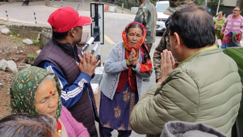 राज्य सरकार की प्राथमिकता प्रत्येक प्रभावित व्यक्ति तक राहत पहुंचाते हुए, सामान्य स्थिति बहाल करना है