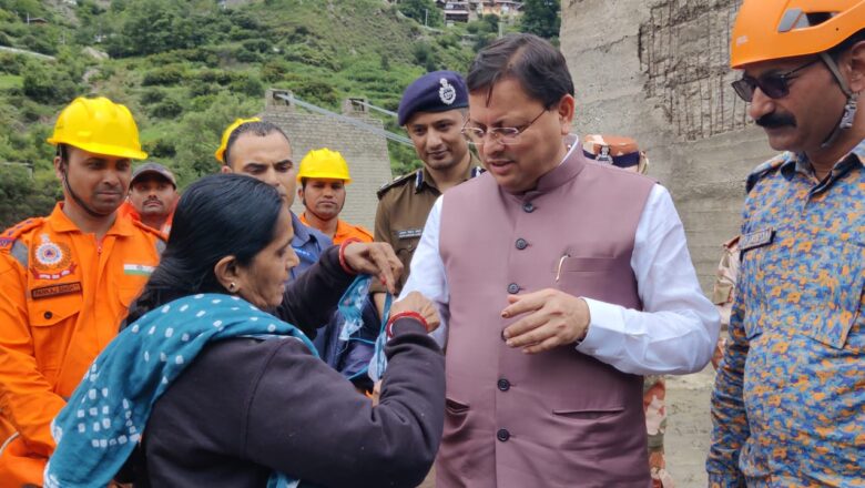 धराली की कठिन परिस्थितियों में बहन-भाई के इस रिश्ते का यह मार्मिक पल वहां मौजूद हर व्यक्ति की आंखें नम कर गया। आपदा के मलबे के बीच जन्मा यह अपनत्व का दृश्य मानवता, संवेदनशीलता और भाईचारे की सबसे सुंदर मिसाल बन गया
