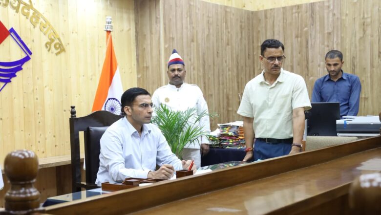 कलेक्ट्रेट से निकला न्याय का नया संदेश – गुंडा एक्ट में दर्ज हुआ बेटों पर केस, 26 अगस्त को कोर्ट में होगी सुनवाई, डीएम की सख्ती से कांपे दबंग और पीड़ितों में जगा नया विश्वास
