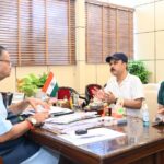 बरसात में क्षतिग्रस्त पुलों और सड़कों की बहाली पर प्रदेश सरकार गंभीर, मंत्री गणेश जोशी ने अधिकारियों को सख्त निर्देश देते हुए समीक्षा की