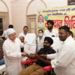 श्री गुरु राम राय जी महाराज के महानिर्वाण पर्व पर महाकाल सेवा समिति द्वारा श्री महंत इन्दिरेश अस्पताल ब्लड बैंक के सहयोग से रक्तदान शिविर का आयोजन किया गया।   