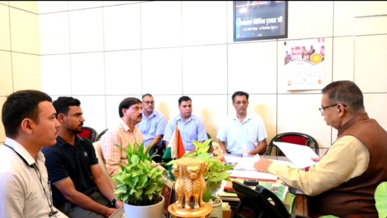 मंत्री जोशी ने अधिकारियों को निर्देशित किया कि प्रदेश भर में उपनल के माध्यम से किए जा रहे कार्यों को जिला प्रशासन एवं राजस्व विभाग के साथ समन्वय स्थापित कर प्रभावी ढंग से आगे बढ़ाया जाए