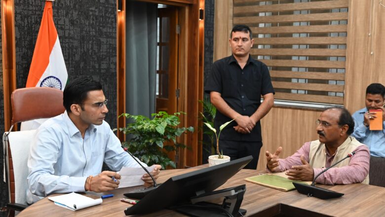 ग्राम कंडोगल में नई पाइपलाइन कनेक्शन की मांग पर जिलाधिकारी सविन बंसल ने पेयजल निगम को तीन दिन में रिपोर्ट देने के आदेश दिए।   