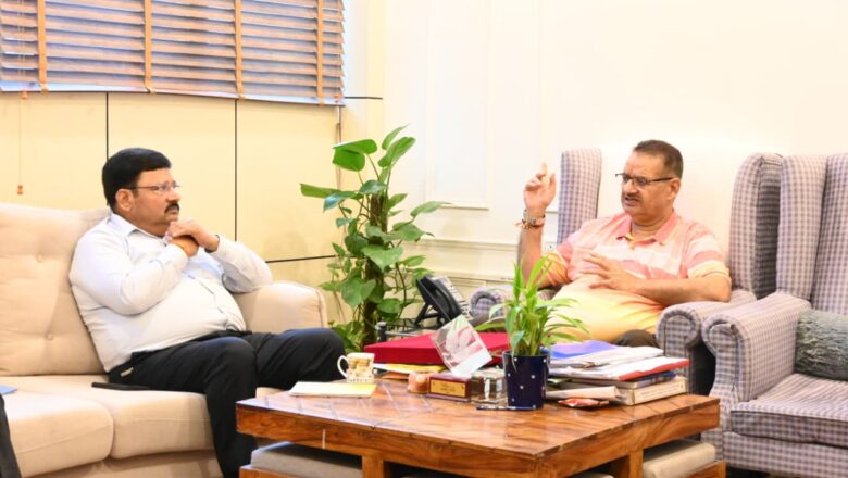 मंत्री गणेश जोशी ने प्रदेशभर में सैनिक विश्राम गृहों के जीर्णाेद्धार तथा भर्ती पूर्व प्रशिक्षण के लिए ढ़ाचागत विकास के भी निर्देश अधिकारियों को दिए   